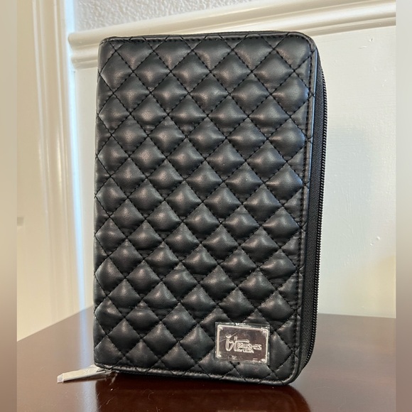 IT Cosmetics Makeup Brush Holder - Picture 1 of 5